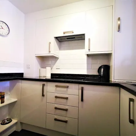 Marina Living With Parking, Balcony, Quiet And Secure Apartment Brighton Exterior photo