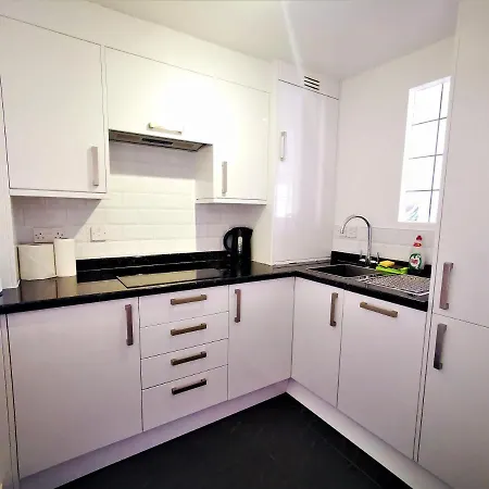 Marina Living With Parking, Balcony, Quiet And Secure Apartment Brighton Exterior photo