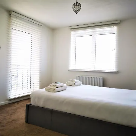 Marina Living With Parking, Balcony, Quiet And Secure Apartment Brighton Exterior photo