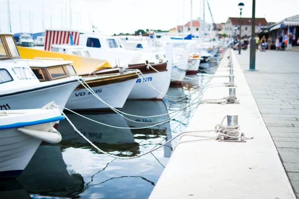 Apartment Marina Living With Parking, Balcony, Quiet And Secure *