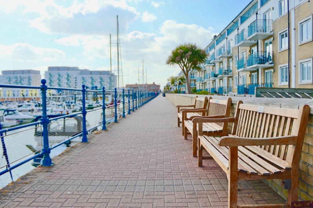Marina Living With Parking, Balcony, Quiet And Secure