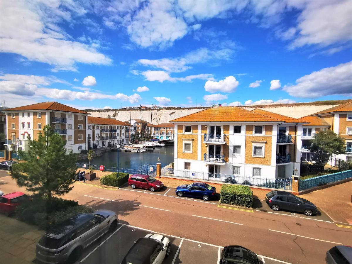 Apartment Marina Living With Parking, Balcony, Quiet And Secure