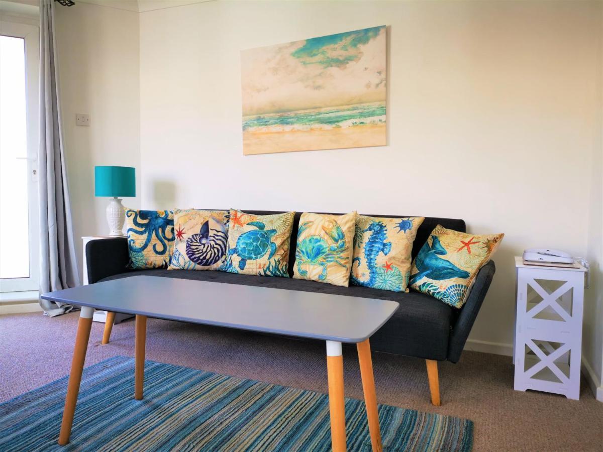 Apartment Marina Living With Parking, Balcony, Quiet And Secure