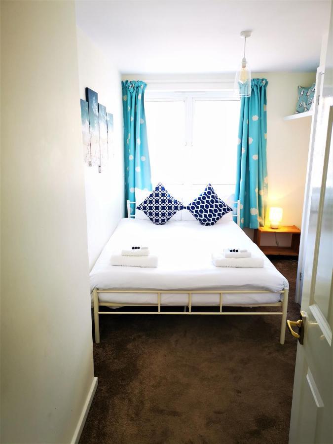 Marina Living With Parking, Balcony, Quiet And Secure Apartment *
