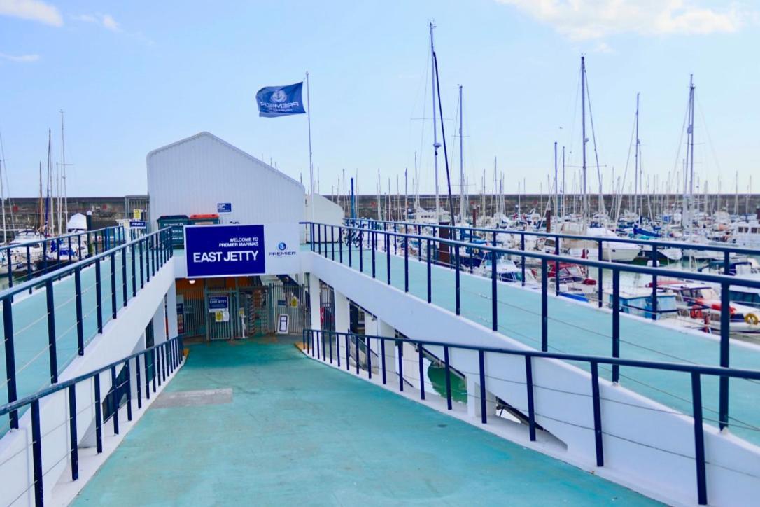 Apartment Marina Living With Parking, Balcony, Quiet And Secure Brighton